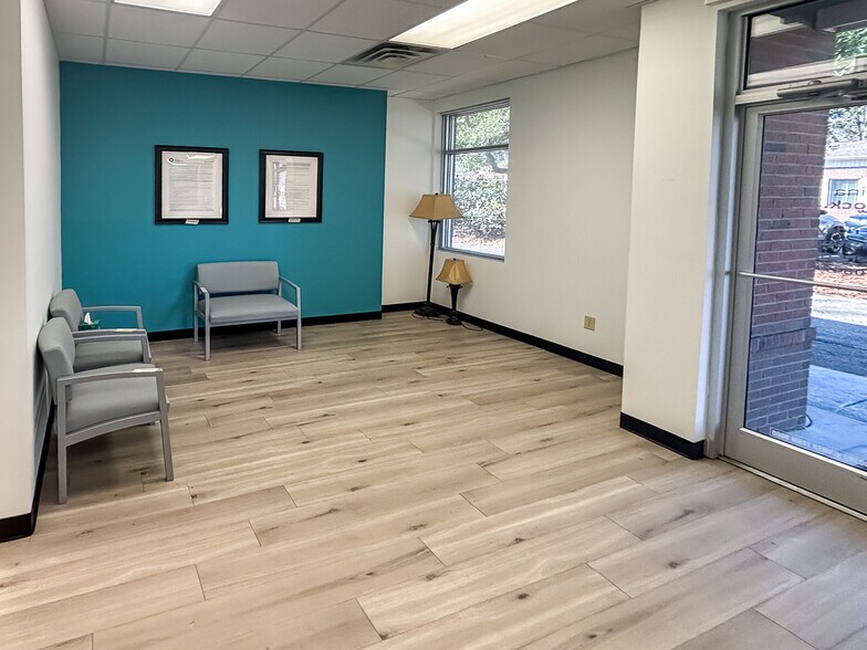 More Photos Of 1321 Ashley River Rd, Charleston Office For Lease