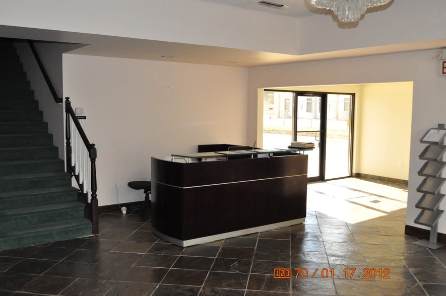 More Photos Of 490 Briscoe Blvd, Lawrenceville Airplane Hangar For Sale