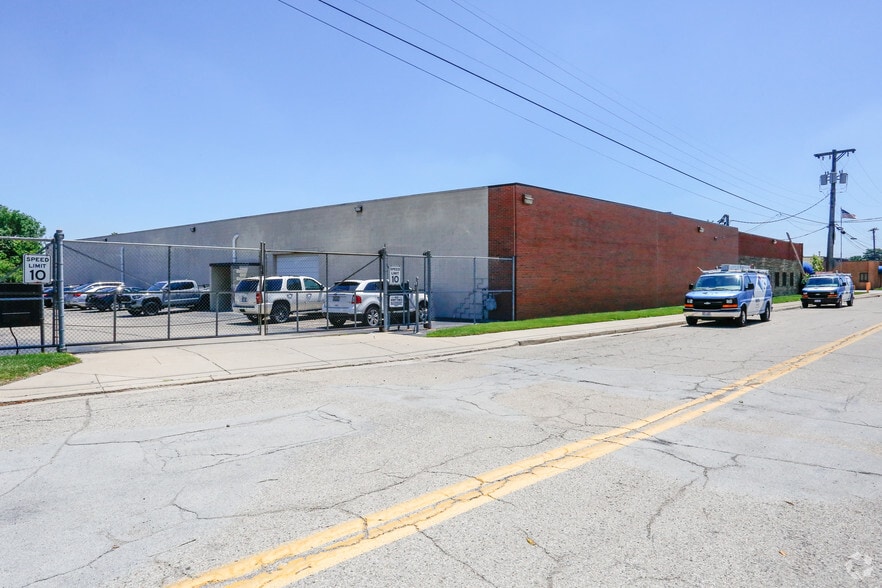 More Photos Of 600 N Irwin St, Dayton Manufacturing For Lease