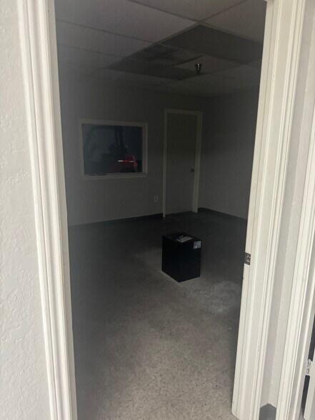 More Photos Of 10709 Tube Dr, Fort Worth Distribution For Lease