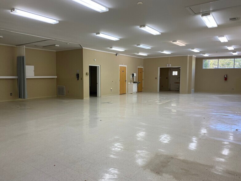 More Photos Of 110 N Cleveland St, Kershaw Office For Sale