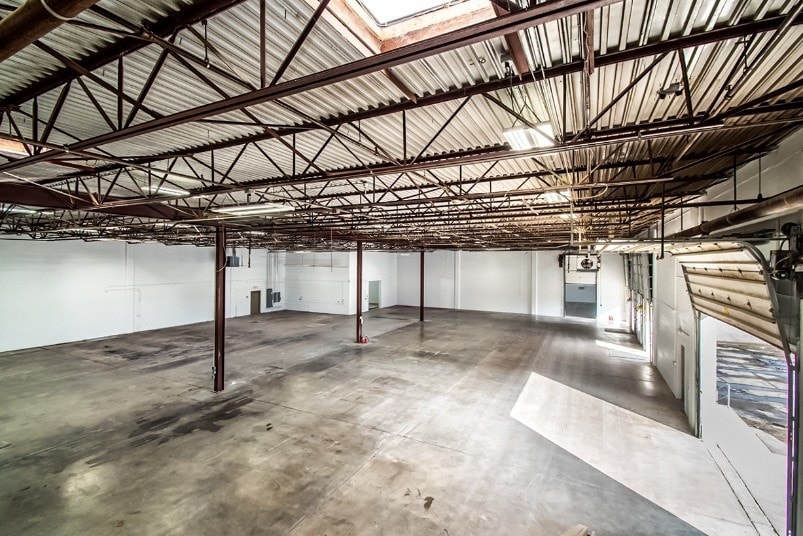More Photos Of 515 Atlas Ave, Madison Manufacturing For Sale