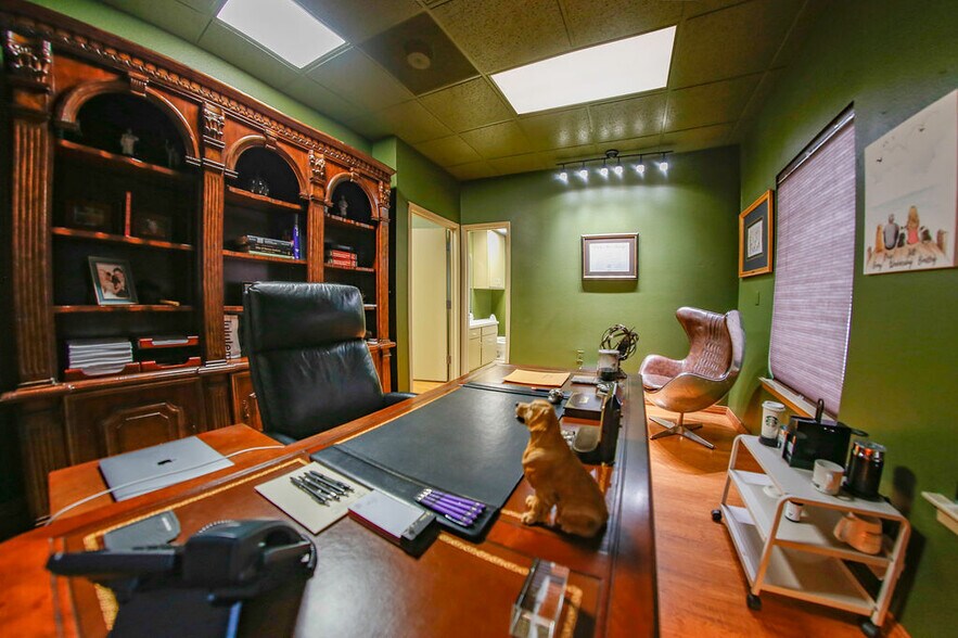 More Photos Of 4550 Lamar Ave, Paris Rehabilitation Center For Lease