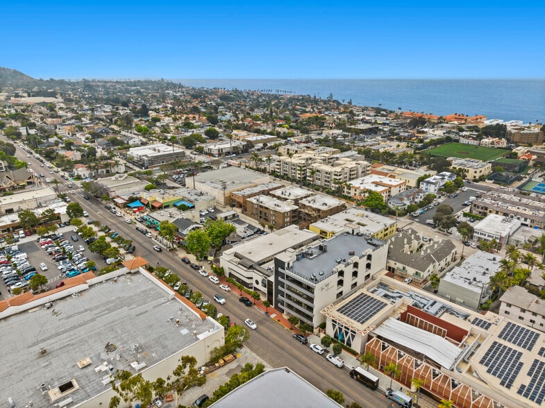 More Photos Of 7590 Fay Ave, La Jolla Unknown For Lease