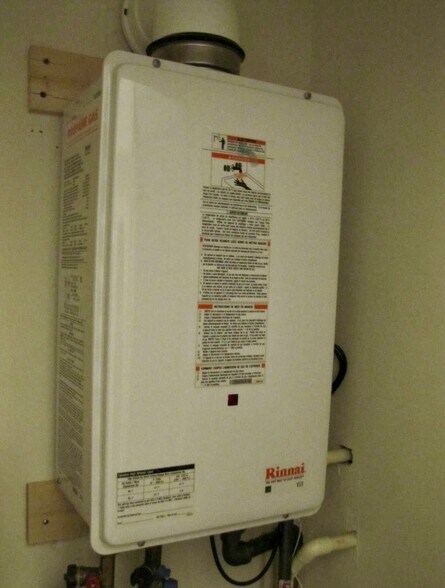 More Photos Of 19 N Bridge St, Round Hill Apartments For Sale