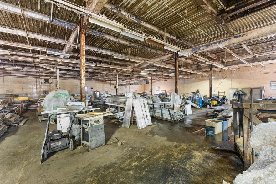 More Photos Of 115 Mill St, Warrenville Manufacturing For Sale