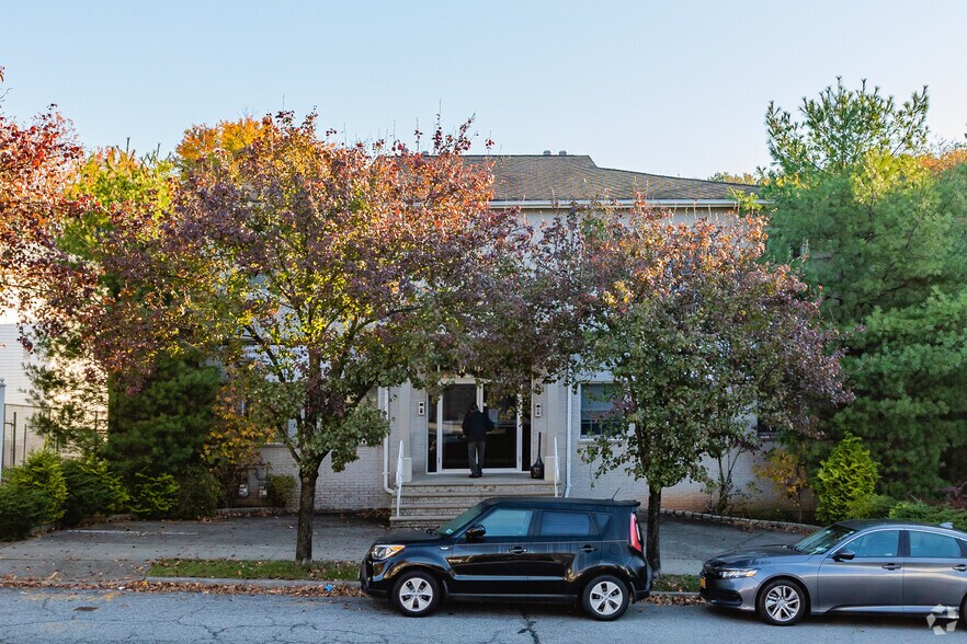 401 Bloomingdale Rd, Staten Island, NY 10309 Office For Sale