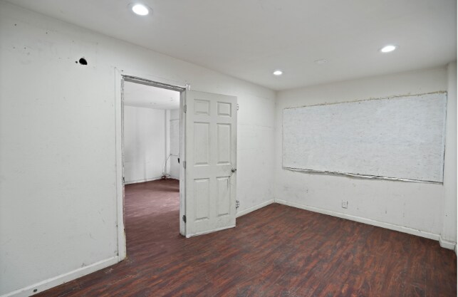 More Photos Of 4901 Telegraph Rd, East Los Angeles Flex For Sale