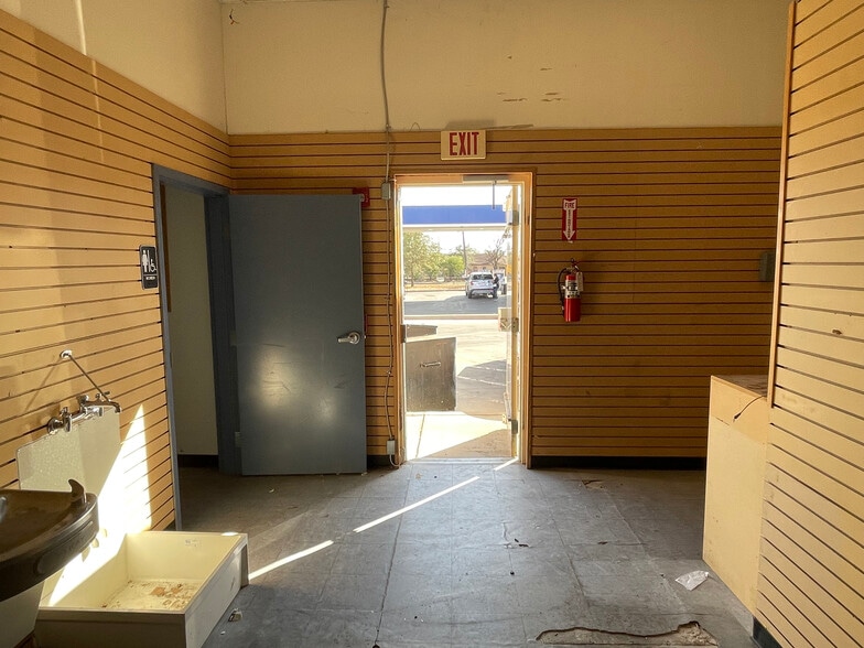 More Photos Of 4415 US Hwy 83, Laredo Unknown For Lease