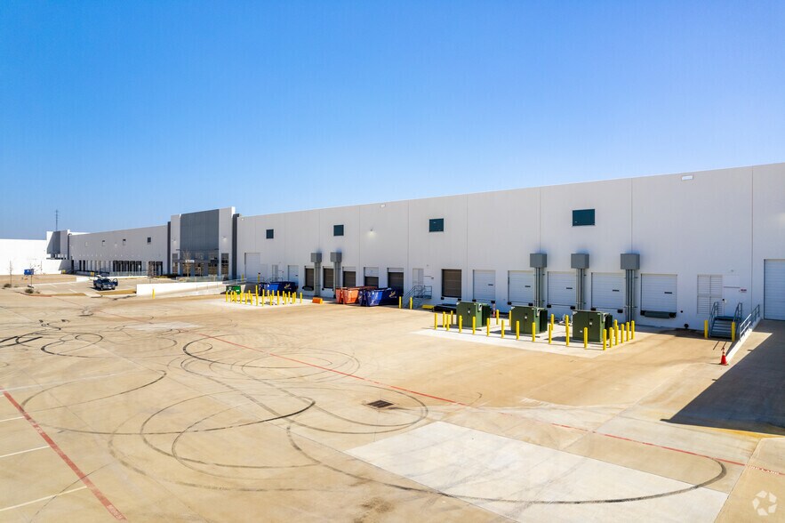 More Photos Of 1501 Joel East Rd, Fort Worth Distribution For Lease