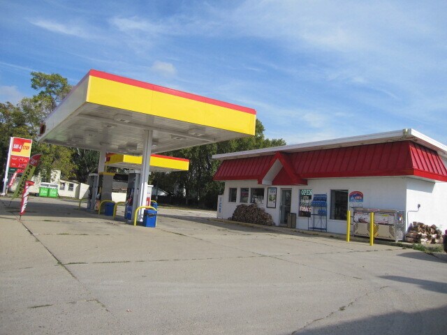 Primary Photo Of 330 Main St, Seneca Service Station For Sale