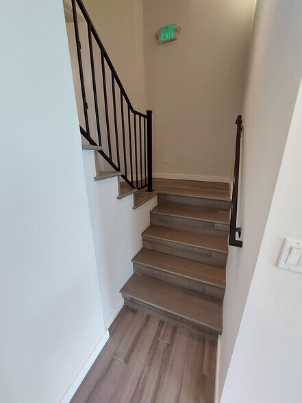 More Photos Of 2106 NW Vernon Pl, Seattle Loft Creative Space For Lease