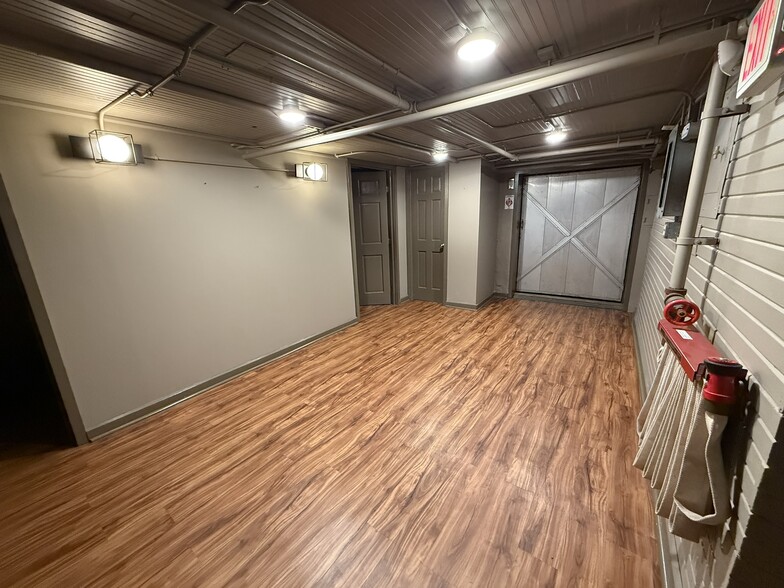 More Photos Of 333 Market St, Zanesville General Retail For Sale