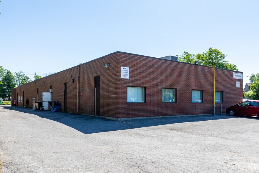 More Photos Of 2041-2067 Meadowbrook Rd, Ottawa Storefront Retail Office For Lease