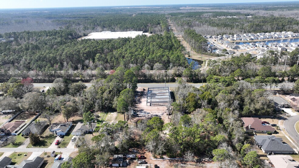 More Photos Of 14577 N Main St, Jacksonville Showroom For Lease