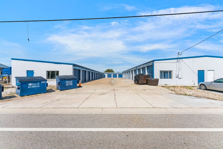 More Photos Of 249-268 Seaboard Ave, Venice Warehouse For Sale