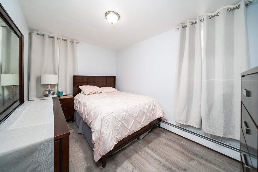 More Photos Of 103-105 Devon St, Kearny Apartments For Sale
