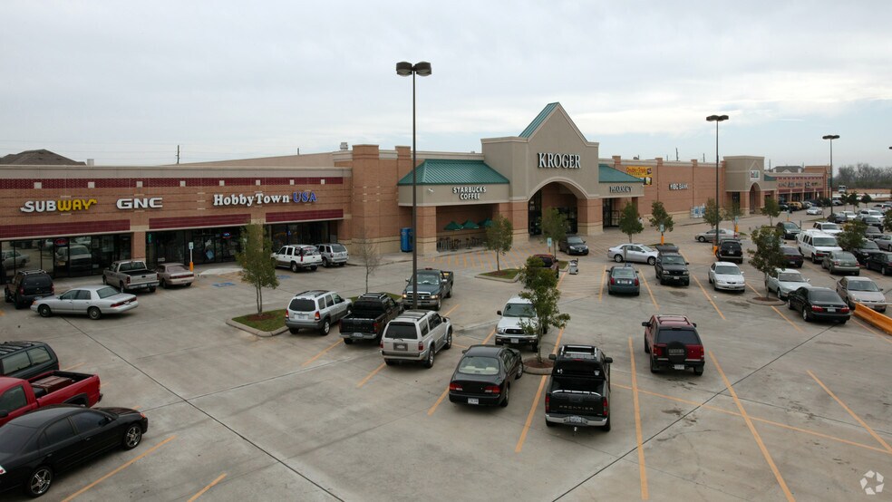 More Photos Of 11543-11581 S Hwy 6, Sugar Land Storefront For Lease