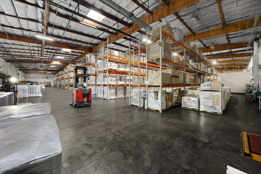 More Photos Of 525 Maple Ave, Torrance Distribution For Lease