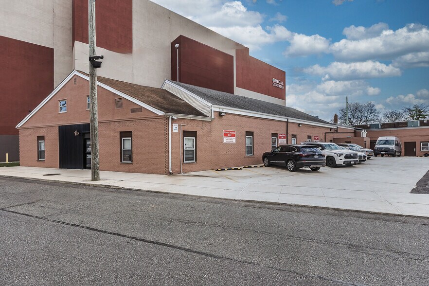 More Photos Of 337-343 Merrick Rd, Lynbrook Office For Sale