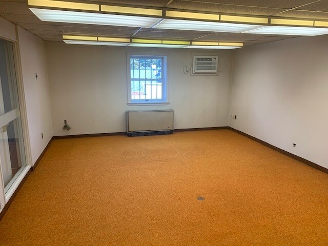 More Photos Of 30 Main St, Topsfield Unknown For Lease