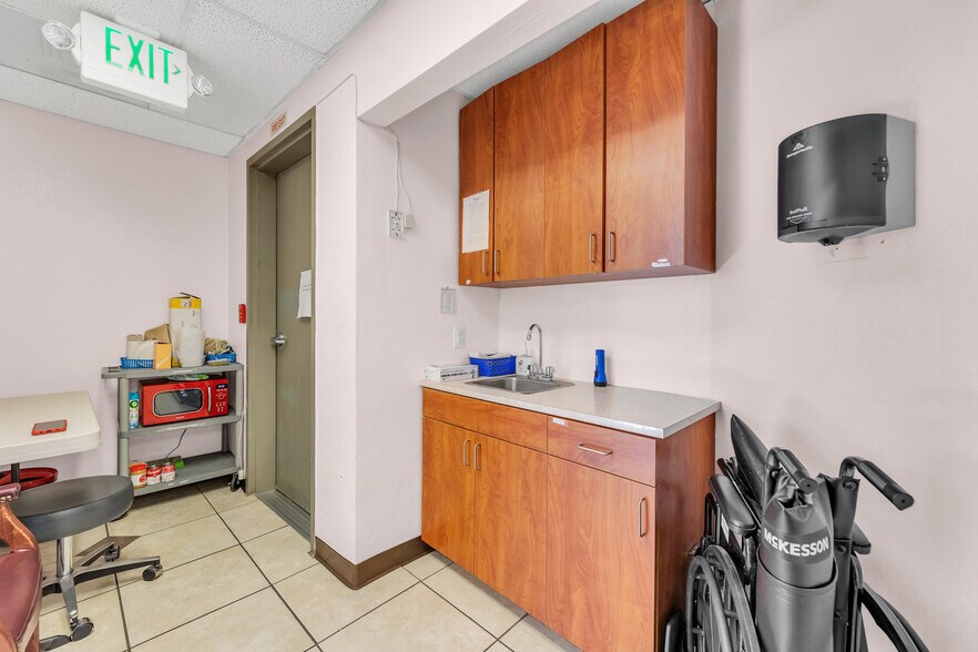 More Photos Of 515 Michigan Blvd, West Sacramento Medical For Sale