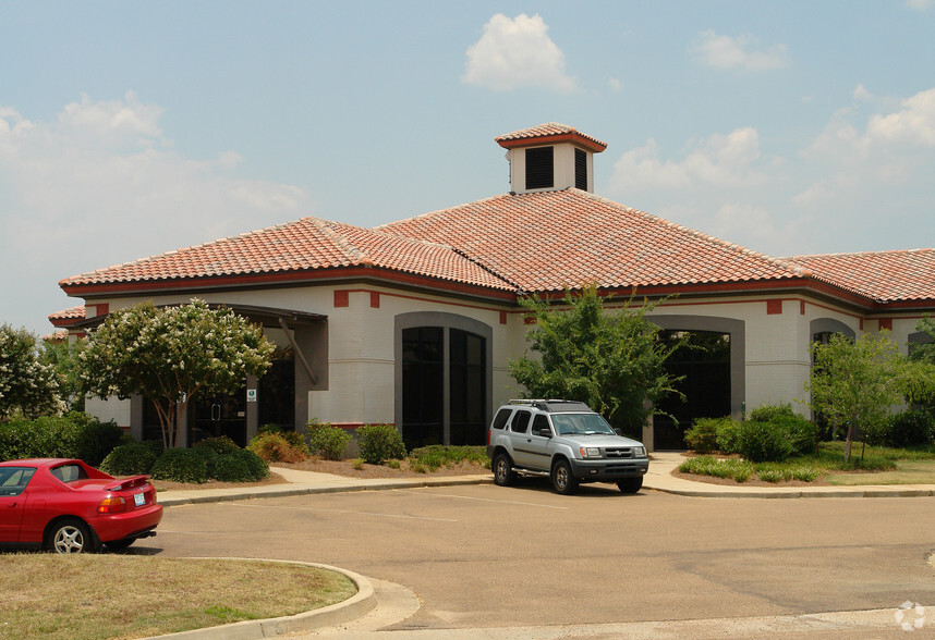 Primary Photo Of 600 Crescent Blvd, Ridgeland Office For Lease