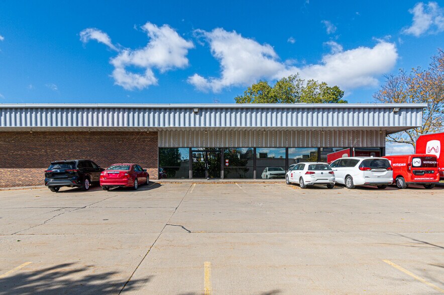 More Photos Of 218 2nd St, Coralville Flex For Sale