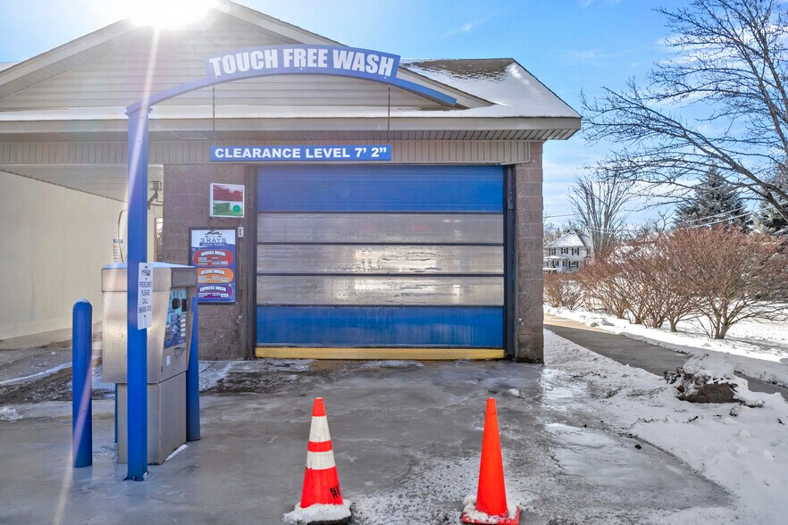 More Photos Of 25957 Gibraltar Rd, Flat Rock Carwash For Sale