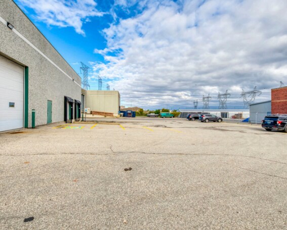 More Photos Of 7205 Edwards Blvd, Mississauga Warehouse For Lease