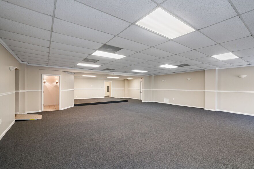 More Photos Of 4926 Marlboro Pike, Capitol Heights General Retail For Lease