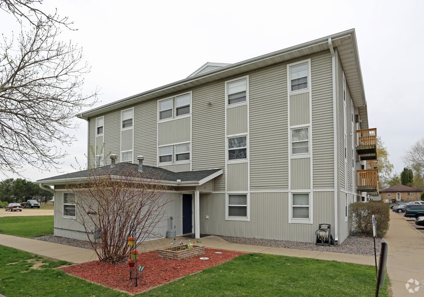 More Photos Of 911 W 3rd St, Nekoosa Apartments For Sale