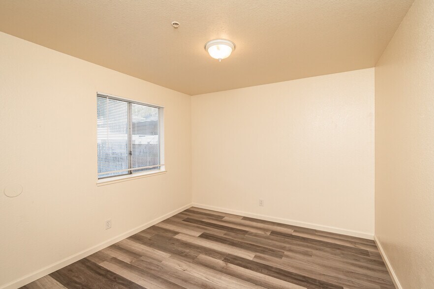 More Photos Of 1230 Melton Dr, Yuba City Apartments For Sale