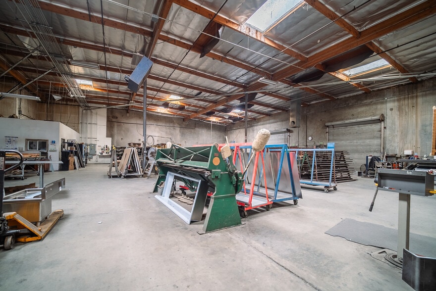 More Photos Of 177 Newport Dr, San Marcos Manufacturing For Sale