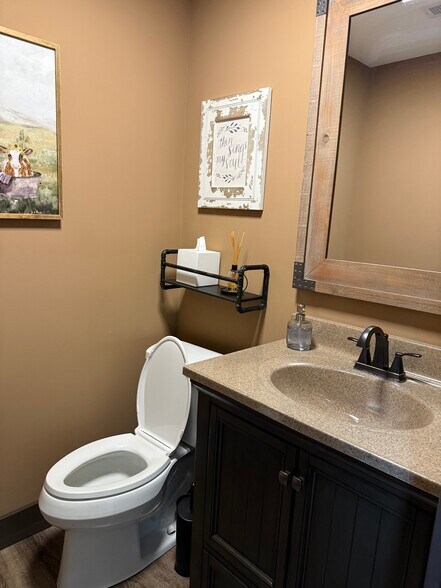 More Photos Of 1695 E Main St, Richmond Medical For Lease