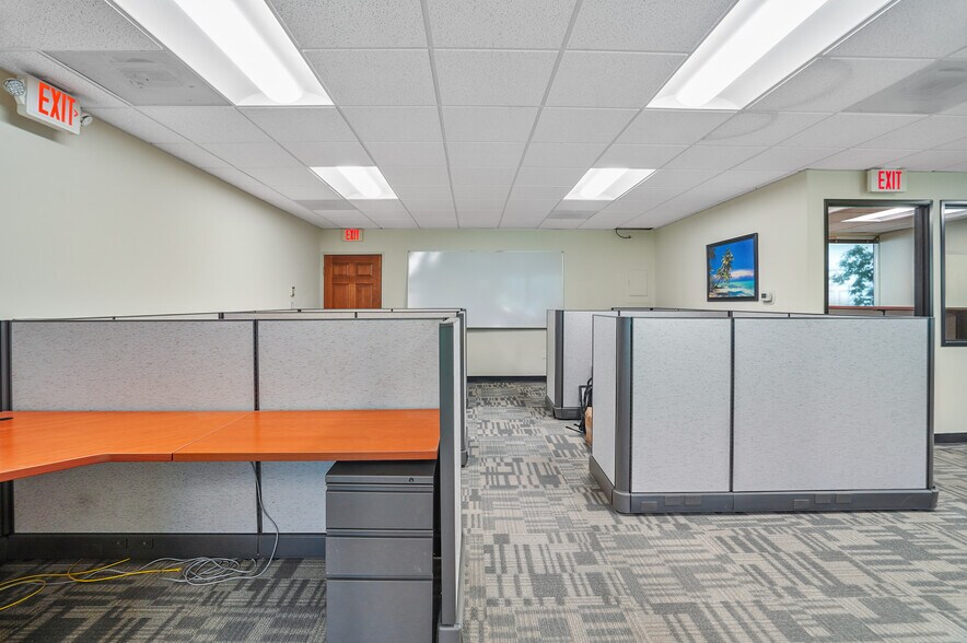 More Photos Of 30423 Canwood St, Agoura Hills Office For Sale