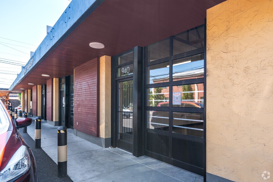 More Photos Of 940 SE Madison St, Portland Restaurant For Lease