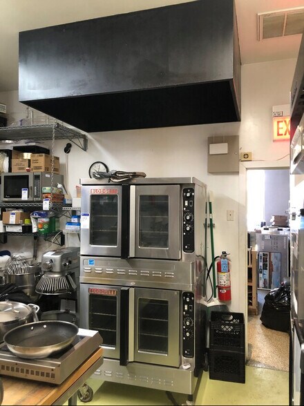 More Photos Of 709 W Belden Ave, Chicago Storefront Retail Residential For Lease