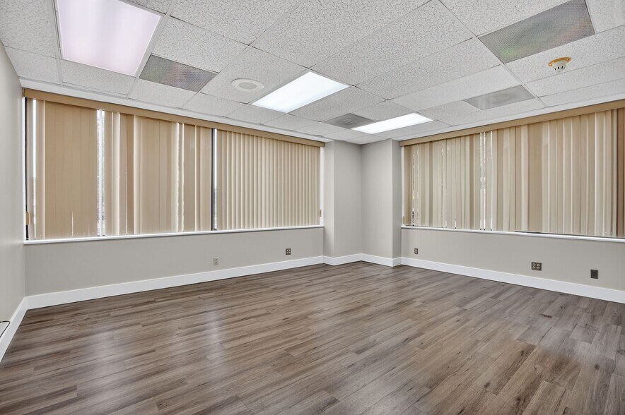 More Photos Of 2050 Old Bridge Rd, Woodbridge Medical For Sale