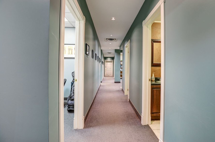 More Photos Of 1220 Matheson Blvd E, Mississauga Warehouse For Sale