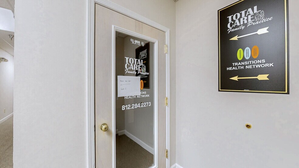 More Photos Of 1701 Spring St, Jeffersonville Medical For Sale