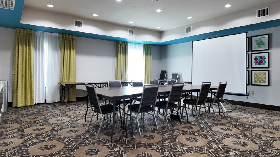 More Photos Of 14055 Park Dr, Tomball Hotel For Sale