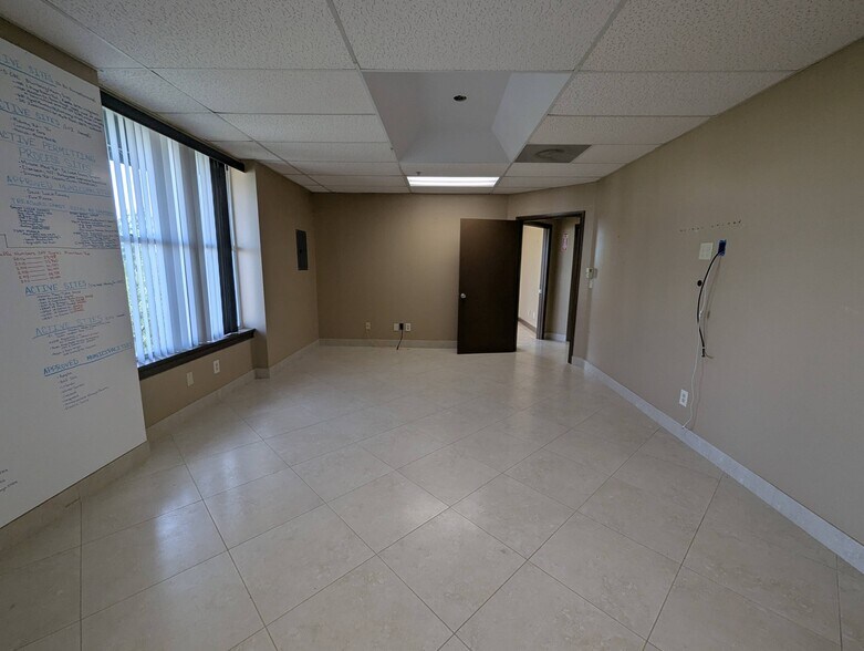 More Photos Of 701 NW Federal Hwy, Stuart Medical For Lease