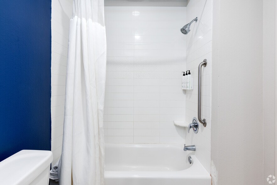 More Photos Of 6851 West Fwy, Fort Worth Hotel For Sale