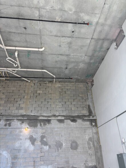 More Photos Of 2233 Hollywood Blvd, Hollywood Apartments For Lease