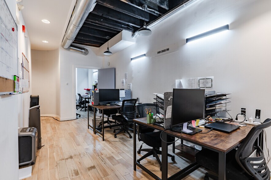 More Photos Of 319 Bainbridge St, Philadelphia Office Residential For Sale