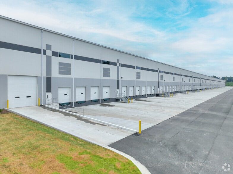 More Photos Of 1500 Delta Dr, Gastonia Distribution For Lease