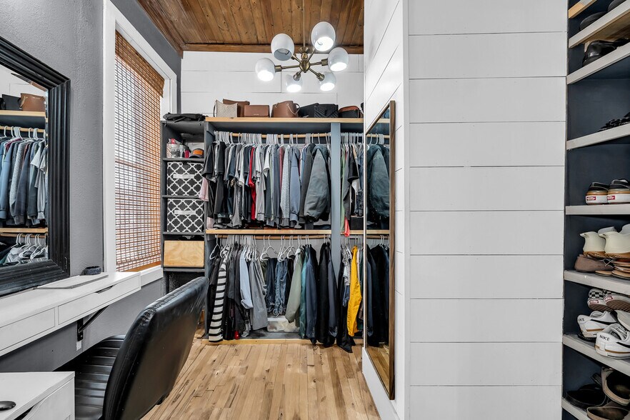 More Photos Of 110 S 2nd St, Ozark Flex For Sale