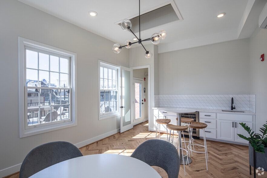 More Photos Of 1511 Eastern Ave, Baltimore Office Residential For Lease