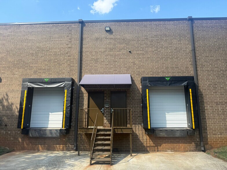 More Photos Of 7001 Cessna Dr, Greensboro Warehouse For Lease